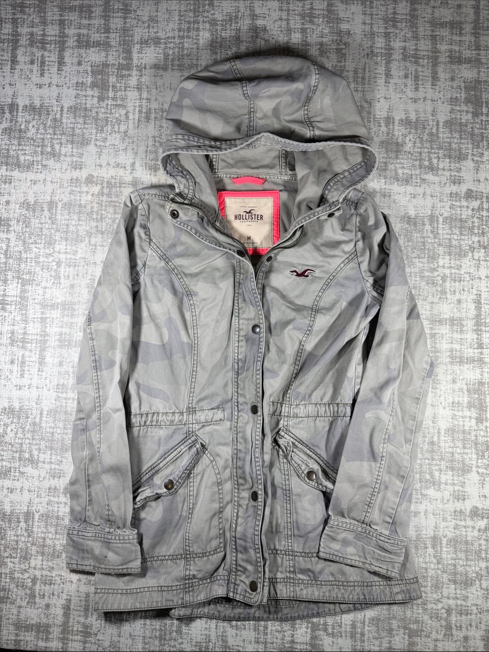 Hollister Women’s ' Light Gray Camo Hooded Jacket size M 27X17.5PTP